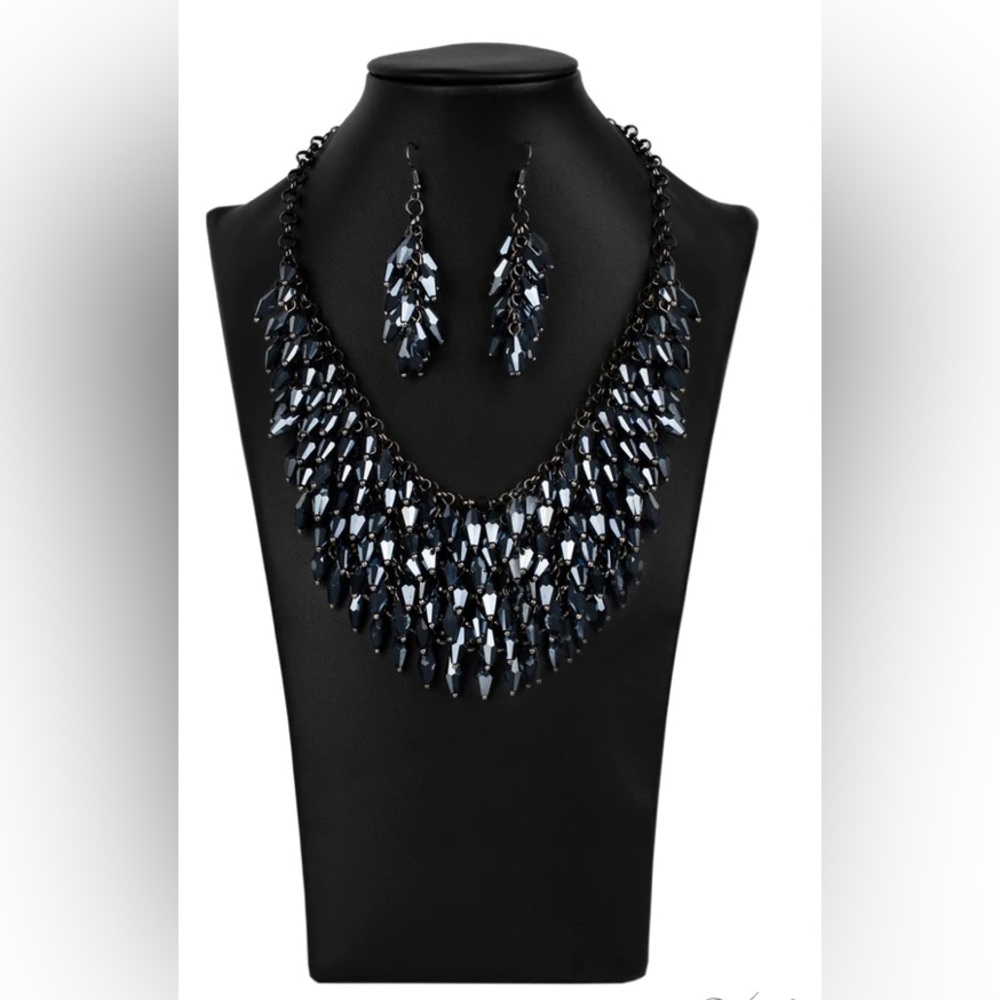 ❣️Blue and gunmetal “The Heather” 2020 Zi necklace❣️*